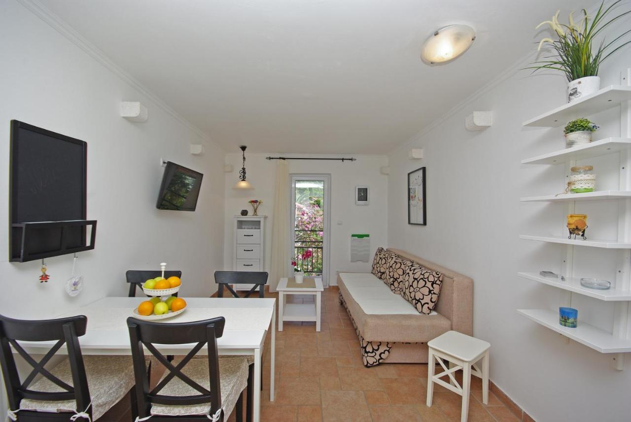 Steinhaus Dalmatien Apartment Podaca Exterior photo